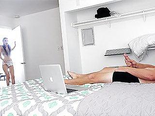 Meine geile Stiefschwester heute ist die spyfam