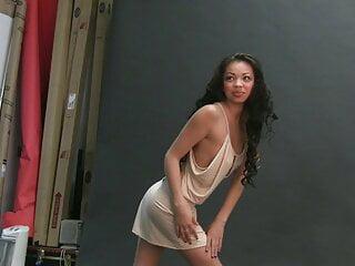 Twiggy - langes Haar, sexy Körper