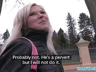 Casting Schlampe fickt auf öffentlichen wcs