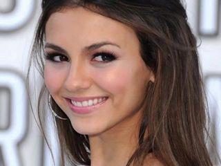 Karen gillan und Victoria darling beim challenge