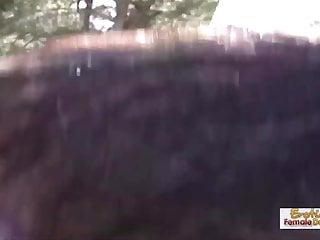 Babe India Summer im wagen gefickt