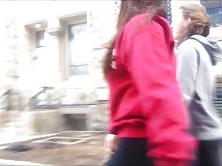 College mit fettem Arsch in Strumpfhose