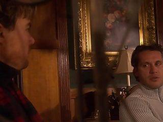 Vanessa wird hart von hinten gefickt