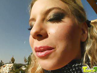 Langhaariges Teen bianca in der hündchenstellung gefickt