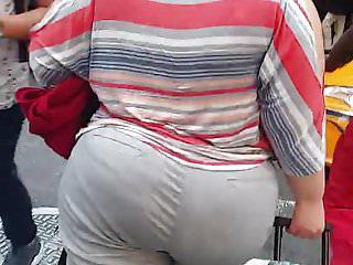 Ein dicker Arsch auf dem Balkon