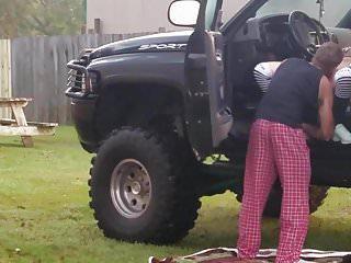 Öffentlicher Sex in der Öffentlichkeit mit einer rothaarigen Amateurin