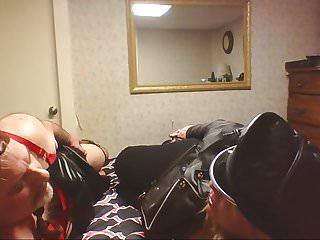 Herrin in Leder wartet auf mich