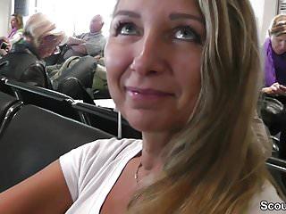 Deutsche Mutter fickt im Urlaub mit Fremden