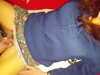 Ehefrau und Frau lecken sich gegenseitig