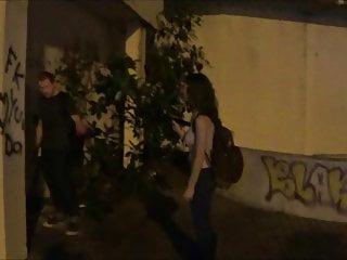 Bruder und Stiefschwester erfreuen sich an der Familie