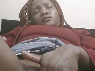 Die magische Muschi der kleinen wird gefüllt